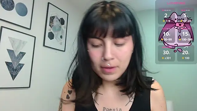 Snapshot of amy_adams1 chatting on 12/18/25, 04:40 amy adams1 online show from 12/18/25, 04:40