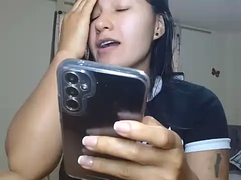 Snapshot of kazumi6 chatting on 12/15/25, 07:18 kazumi6 online show from 12/15/25, 07:18