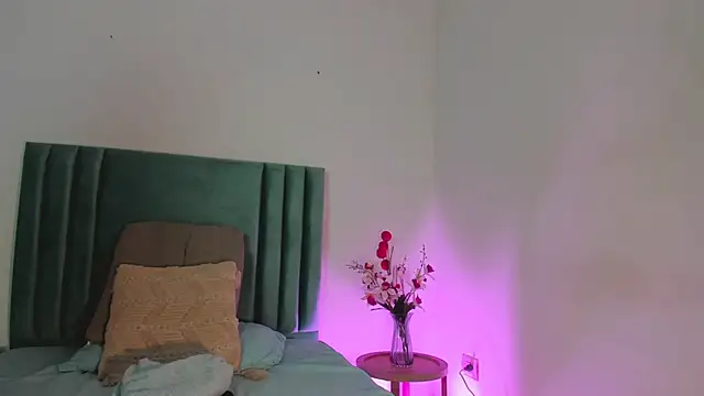 Snapshot of SabrinaWarrenn chatting on 01/12/25, 01:58 SabrinaWarrenn online show from 01/12/25, 01:58