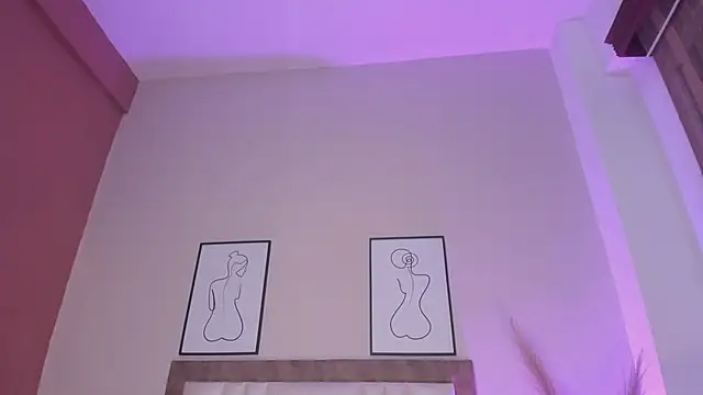 Snapshot of SabrinaWarrenn chatting on 09/25/25, 12:58 SabrinaWarrenn online show from 09/25/25, 12:58