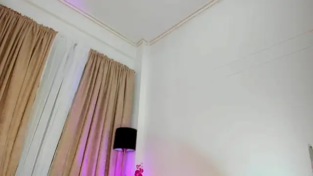 Snapshot of SabrinaWarrenn chatting on 10/02/25, 12:17 SabrinaWarrenn online show from 10/02/25, 12:17