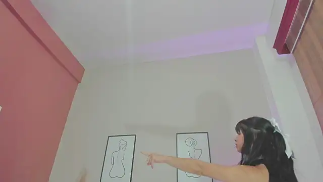 Snapshot of SabrinaWarrenn chatting on 10/03/25, 12:18 SabrinaWarrenn online show from 10/03/25, 12:18