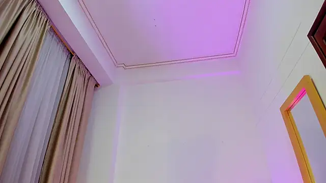 Snapshot of SabrinaWarrenn chatting on 10/18/25, 12:13 SabrinaWarrenn online show from 10/18/25, 12:13