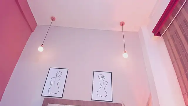 Snapshot of SabrinaWarrenn chatting on 10/21/25, 12:33 SabrinaWarrenn online show from 10/21/25, 12:33