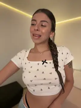 Snapshot of AmmyCollinsW chatting on 10/07/25, 09:01 AmmyCollinsW online show from 10/07/25, 09:01