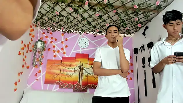 Fresahot2005 online show from 02/14/25, 07:23