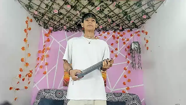 Snapshot of Fresahot2005 chatting on 11/22/25, 10:14 Fresahot2005 online show from 11/22/25, 10:14