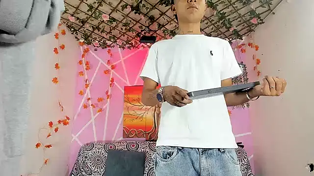 Snapshot of Fresahot2005 chatting on 12/04/25, 08:17 Fresahot2005 online show from 12/04/25, 08:17