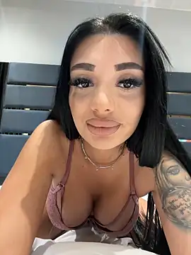 Snapshot of amirahylerr chatting on 01/21/25, 07:39 amirahylerr online show from 01/21/25, 07:39