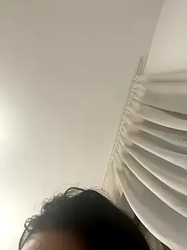 Snapshot of amirahylerr chatting on 10/31/25, 08:32 amirahylerr online show from 10/31/25, 08:32