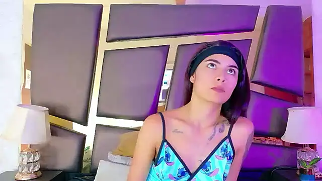 Snapshot of NicoleEsposito chatting on 09/29/25, 01:05 NicoleEsposito online show from 09/29/25, 01:05