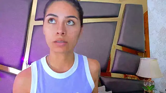 Snapshot of NicoleEsposito chatting on 10/09/25, 12:58 NicoleEsposito online show from 10/09/25, 12:58