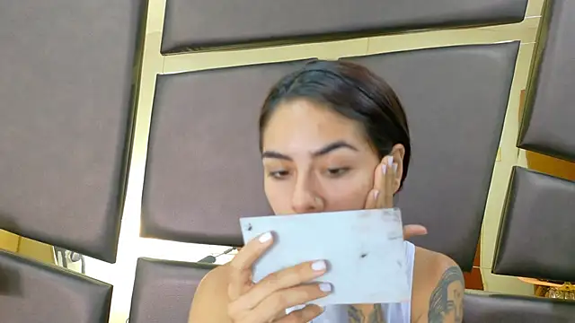 Snapshot of NicoleEsposito chatting on 10/24/25, 01:40 NicoleEsposito online show from 10/24/25, 01:40