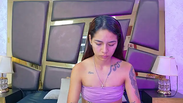 Snapshot of NicoleEsposito chatting on 11/10/25, 01:10 NicoleEsposito online show from 11/10/25, 01:10