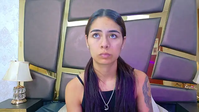 Snapshot of NicoleEsposito chatting on 11/12/25, 12:49 NicoleEsposito online show from 11/12/25, 12:49