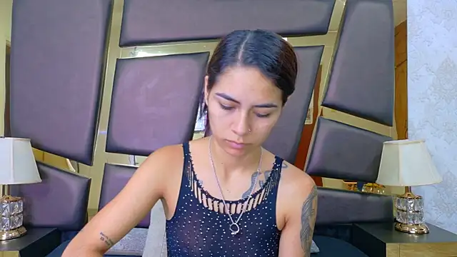 Snapshot of NicoleEsposito chatting on 11/14/25, 12:59 NicoleEsposito online show from 11/14/25, 12:59