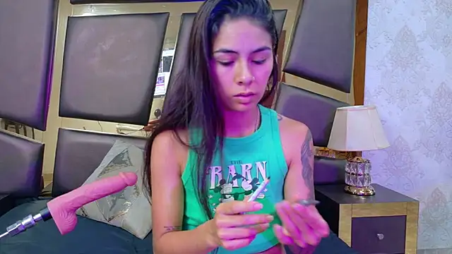 Snapshot of NicoleEsposito chatting on 11/20/25, 01:22 NicoleEsposito online show from 11/20/25, 01:22