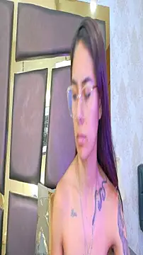 Snapshot of NicoleEsposito chatting on 11/26/25, 01:23 NicoleEsposito online show from 11/26/25, 01:23