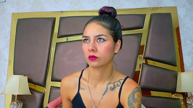 Snapshot of NicoleEsposito chatting on 11/28/25, 01:25 NicoleEsposito online show from 11/28/25, 01:25