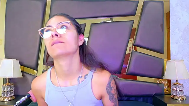 Snapshot of NicoleEsposito chatting on 12/02/25, 02:01 NicoleEsposito online show from 12/02/25, 02:01