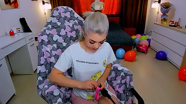 littleSiyfairy online show from 02/12/25, 07:55