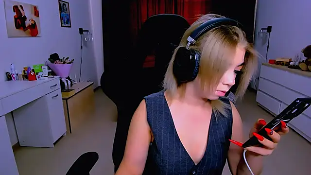 littleSiyfairy online show from 09/12/25, 08:25