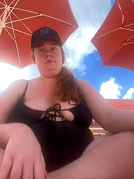 Snapshot of Sierra_bbyx chatting on 10/21/25, 05:02 Sierra bbyx online show from 10/21/25, 05:02