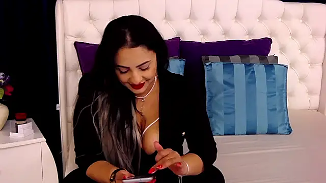 MayaJansen online show from 12/19/24, 04:46