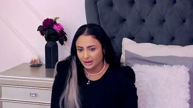 MayaJansen online show from 01/01/25, 12:00