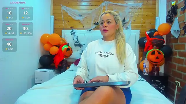 Snapshot of Dulcex69 chatting on 10/31/25, 09:21 Dulcex69 online show from 10/31/25, 09:21