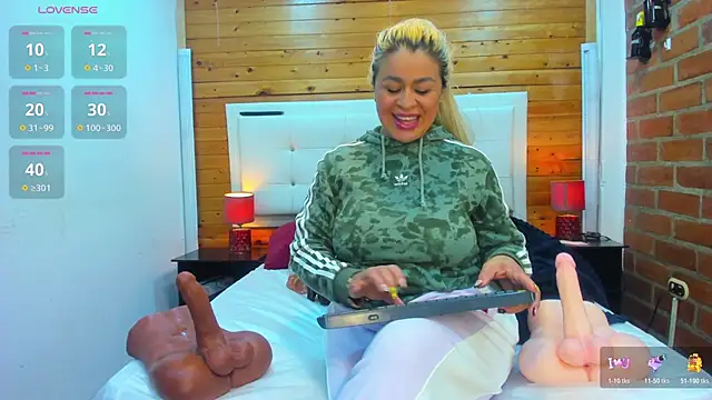 Snapshot of Dulcex69 chatting on 11/16/25, 11:49 Dulcex69 online show from 11/16/25, 11:49