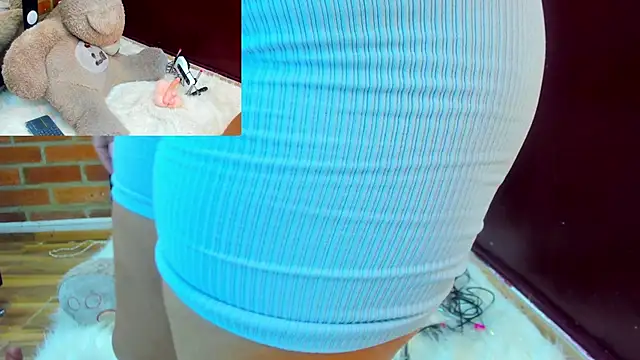 Snapshot of Dulcex69 chatting on 11/23/25, 11:43 Dulcex69 online show from 11/23/25, 11:43