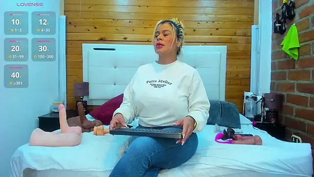 Snapshot of Dulcex69 chatting on 12/02/25, 11:04 Dulcex69 online show from 12/02/25, 11:04