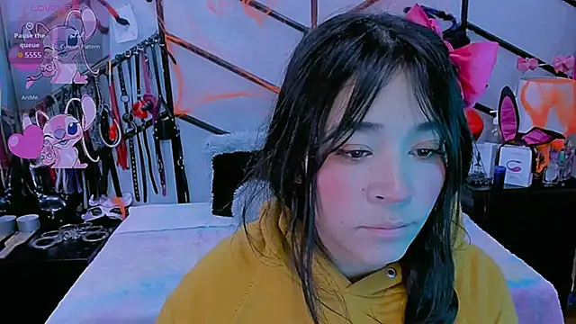 Snapshot of AlanaLuck chatting on 10/30/25, 12:28 AlanaLuck online show from 10/30/25, 12:28