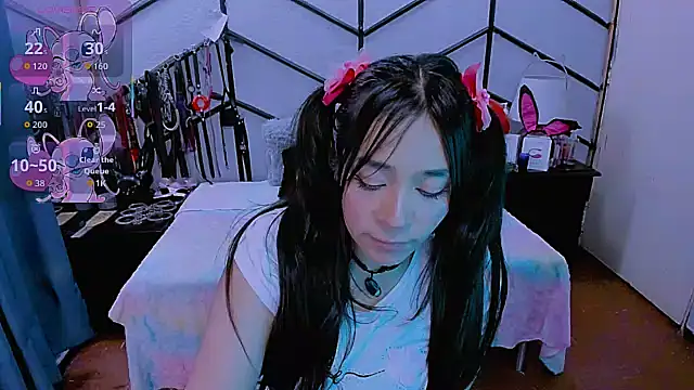 Snapshot of AlanaLuck chatting on 11/10/25, 07:24 AlanaLuck online show from 11/10/25, 07:24