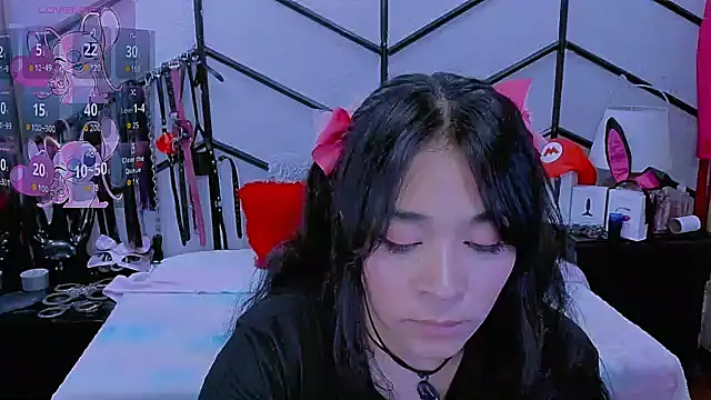 Snapshot of AlanaLuck chatting on 11/15/25, 08:05 AlanaLuck online show from 11/15/25, 08:05