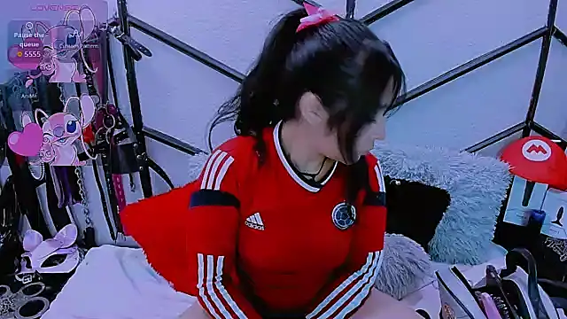 Snapshot of AlanaLuck chatting on 11/18/25, 07:40 AlanaLuck online show from 11/18/25, 07:40