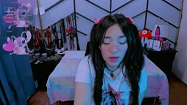 Snapshot of AlanaLuck chatting on 11/19/25, 07:25 AlanaLuck online show from 11/19/25, 07:25