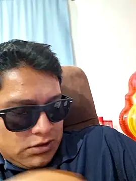 Snapshot of issacchpapi chatting on 06/18/26, 05:30 issacchpapi online show from 06/18/26, 05:30