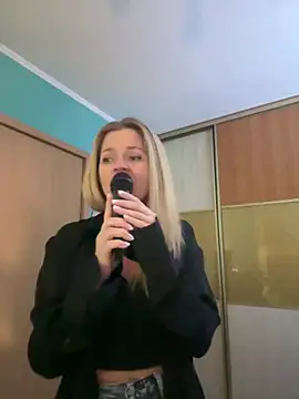 Snapshot of AlisonXCristal chatting on 03/13/26, 06:25 AlisonXCristal online show from 03/13/26, 06:25