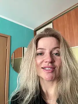 Snapshot of AlisonXCristal chatting on 04/14/26, 09:26 AlisonXCristal online show from 04/14/26, 09:26
