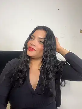 lolaa staars online show from 10/12/25, 03:16