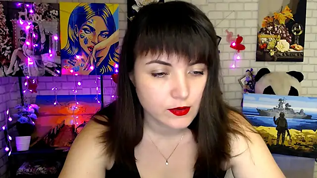 Snapshot of Darina_M_ chatting on 12/17/25, 09:26 Darina M online show from 12/17/25, 09:26
