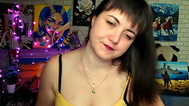 Snapshot of Darina_M_ chatting on 02/15/26, 05:15 Darina M online show from 02/15/26, 05:15