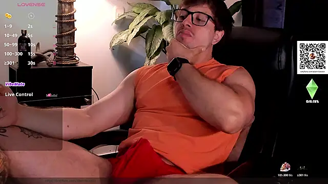 Snapshot of ADAM_BOUTON_ chatting on 11/05/25, 12:27 ADAM BOUTON online show from 11/05/25, 12:27