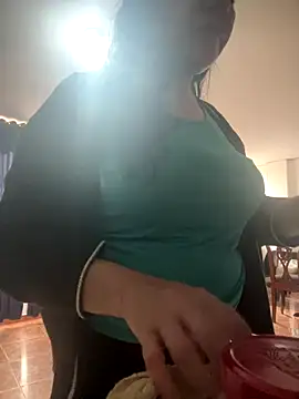 Freya Artemisa online show from 10/28/25, 05:48