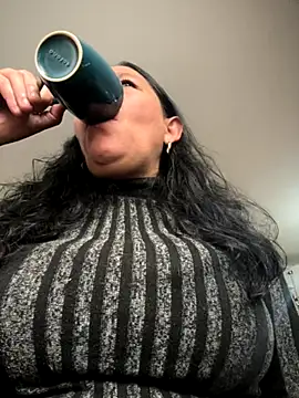 Freya Artemisa online show from 10/30/25, 05:24