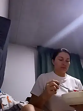 renata hot1 online show from 12/16/24, 01:21