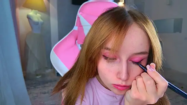 b4by LoL1 online show from 11/21/25, 03:00