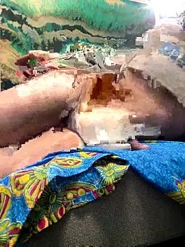 Snapshot of MiamiBang chatting on 10/23/25, 08:24 MiamiBang online show from 10/23/25, 08:24